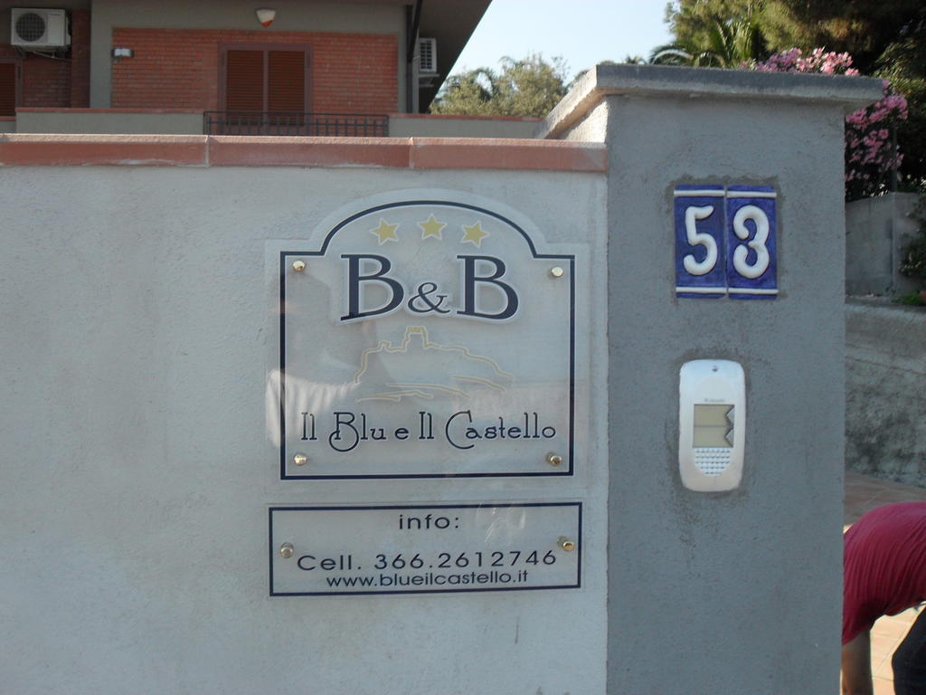 B&B Blu E Il Castello Aci Castello Εξωτερικό φωτογραφία